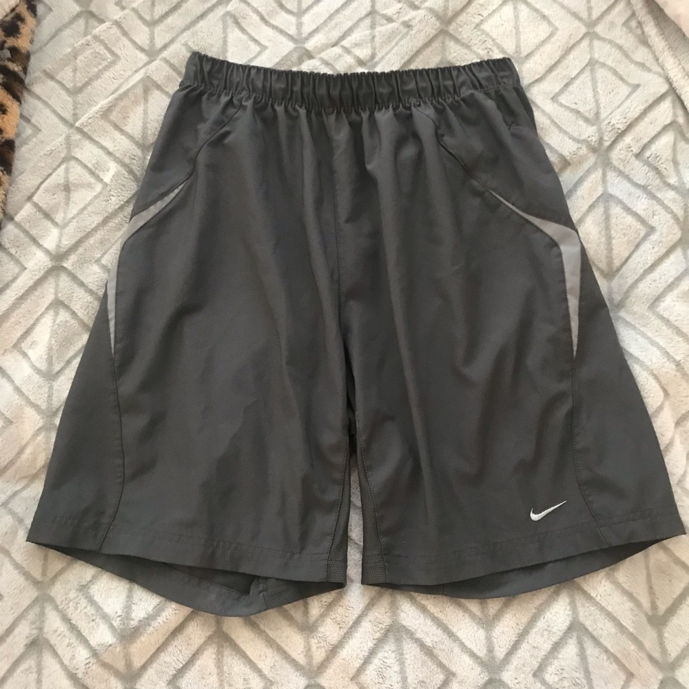 NIKE mens gray basketball shorts